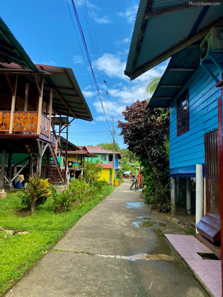 Bocas Del Toro relax guide, local town