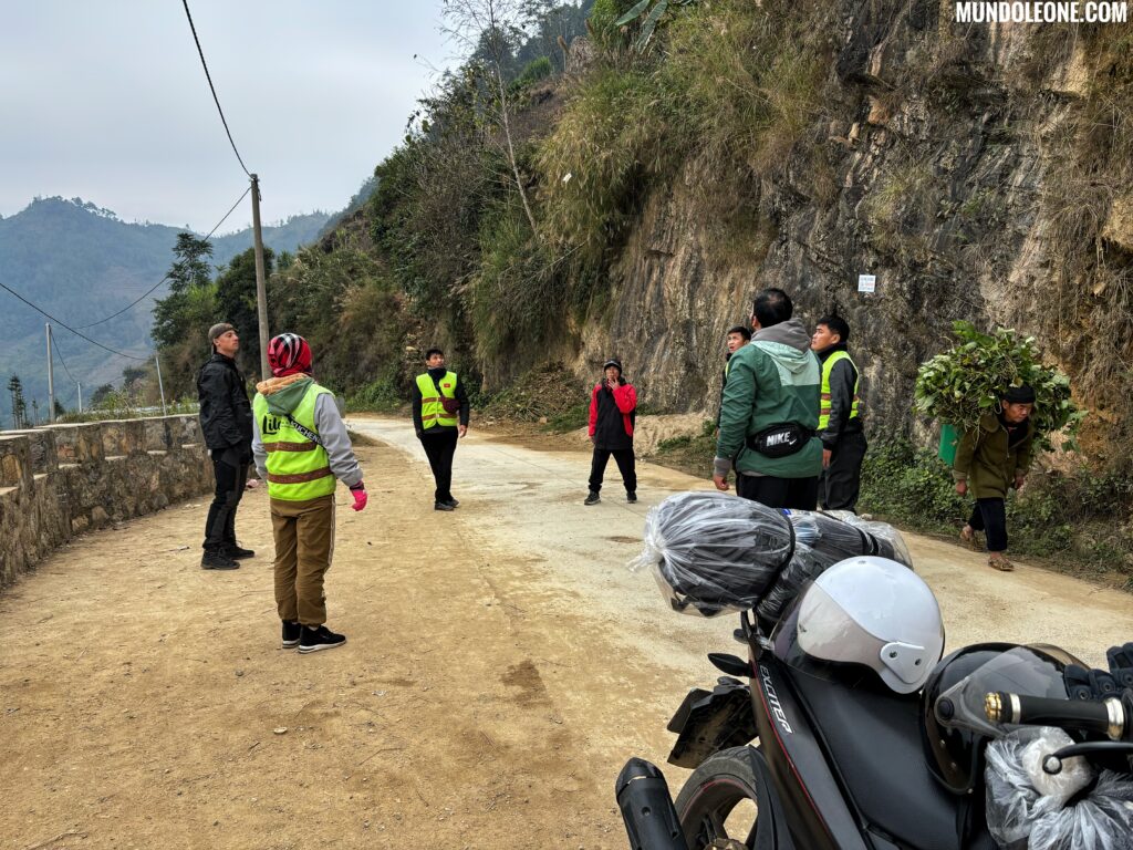 Ha Giang loop, motor, easy rider guide, Lila Inn & tours, Mundo Leone, local game, Da Cau